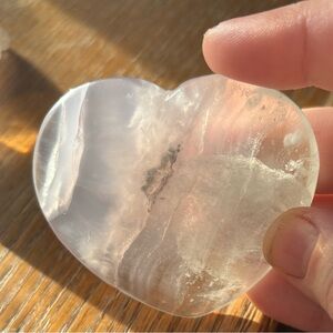 FLUORITE HEART SHAPED PALM STONE